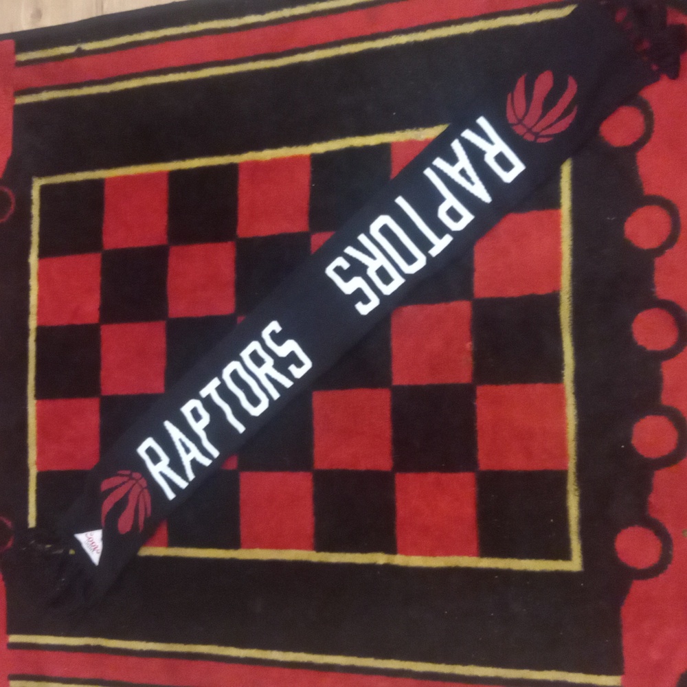 Toronto Raptors Scarf - Picture 3 of 3